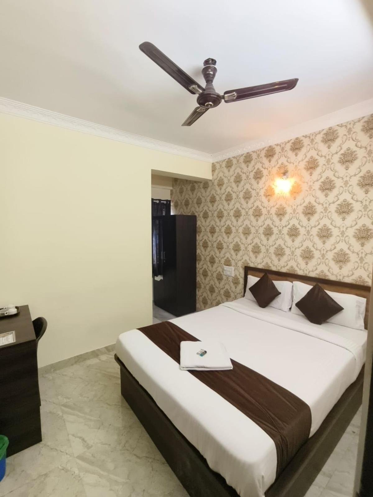 Hotel East Park Electronic City Bangalore Room photo