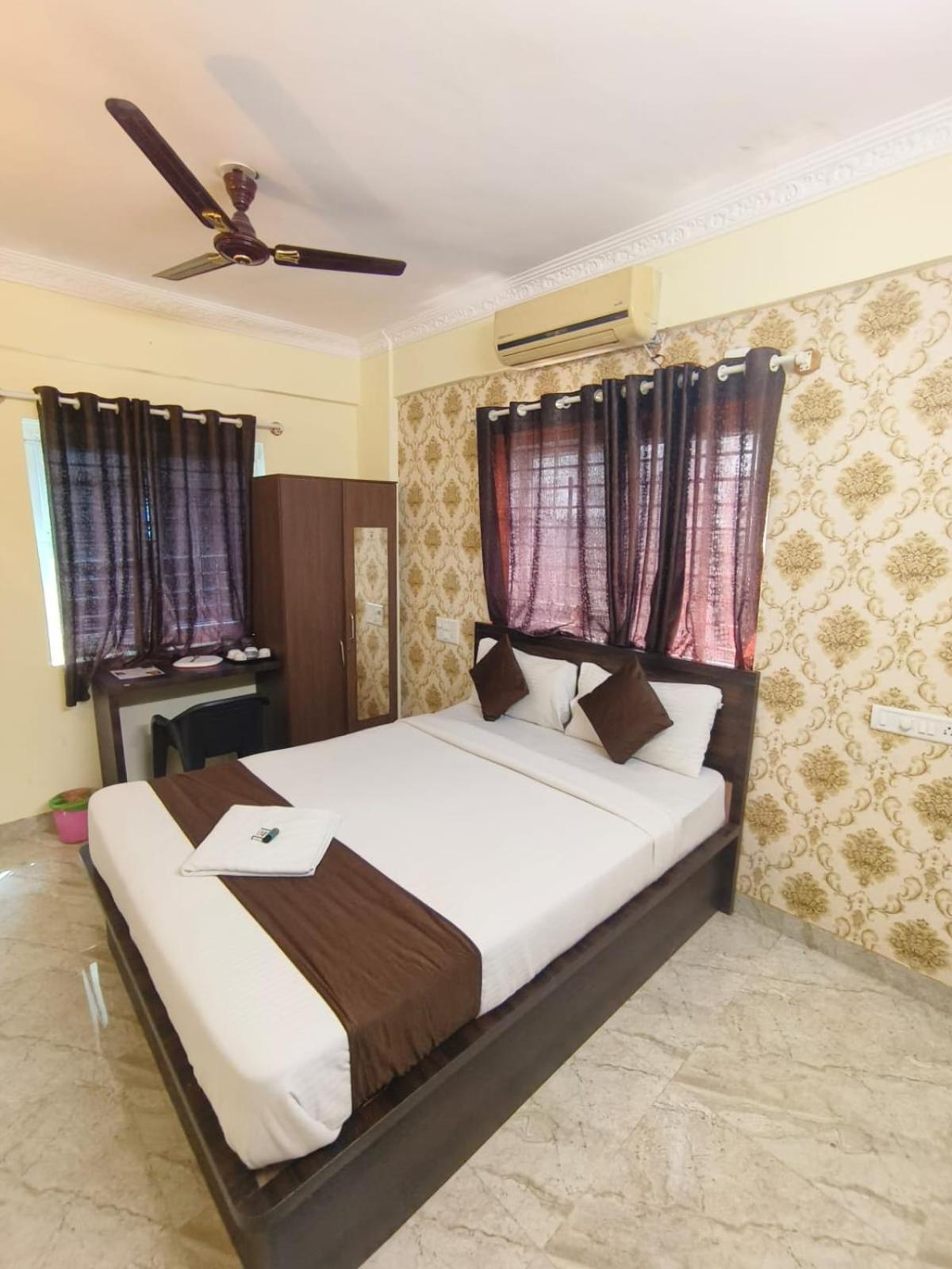 Hotel East Park Electronic City Bangalore Room photo