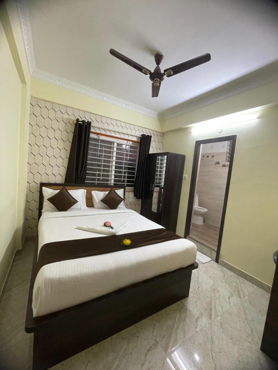 Hotel East Park Electronic City Bangalore Room photo